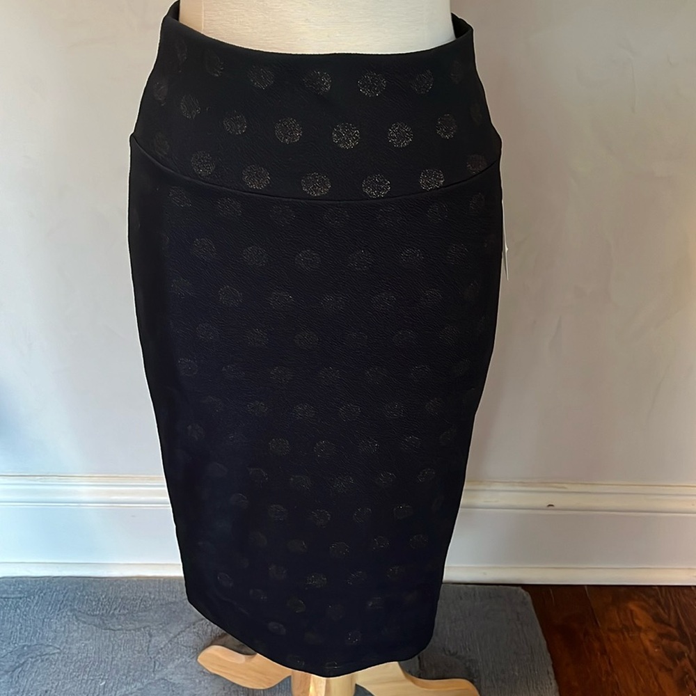 Lularoe Black stretchy pencil skirt w/Gold Metallic polka dots Size Medium